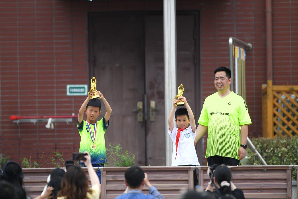 【大爱青秀】拼搏不止，逐梦未来！—南京市青秀城小学第五届“校长杯”足球班级联赛闭幕式暨颁奖仪式圆满举行(1)_html_m325b20fb.jpg
