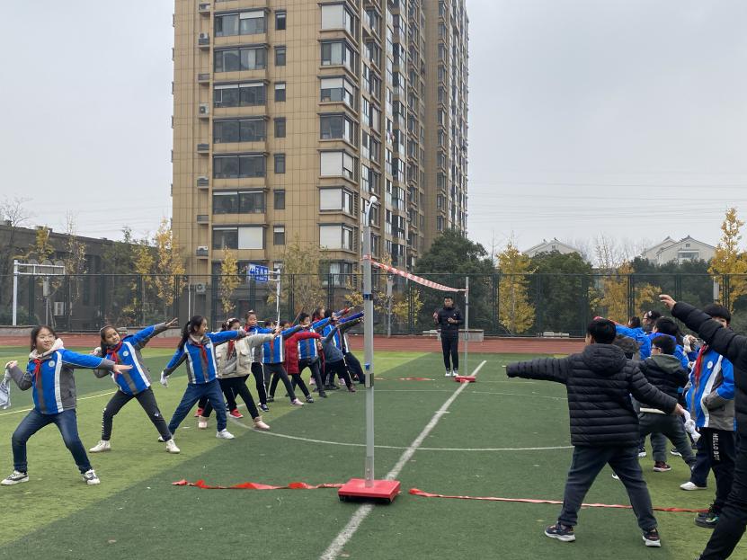 青小体育校本教研新闻稿_html_7d7d8085.jpg
