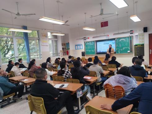 【大爱青秀·德育】童伴导师 聚焦家庭教育指导  导师润心助力成长----记南京市青秀城小学11月全员导师活动_html_mb976dd0.jpg