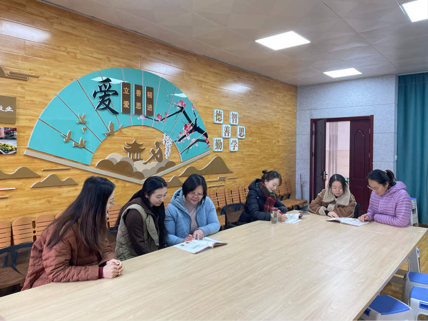 【大爱青秀】精心筹备共研讨，备战期末显成效——记青秀城小学英语组集体备课（五）