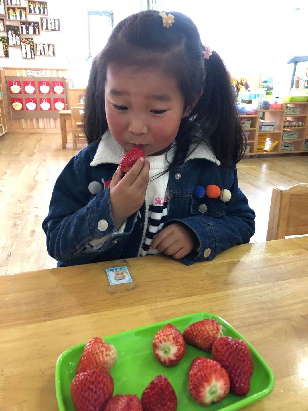 【乐活龙幼】美好时光，“莓”不胜收 ——记龙潭幼儿园长江分园小班组社区活动