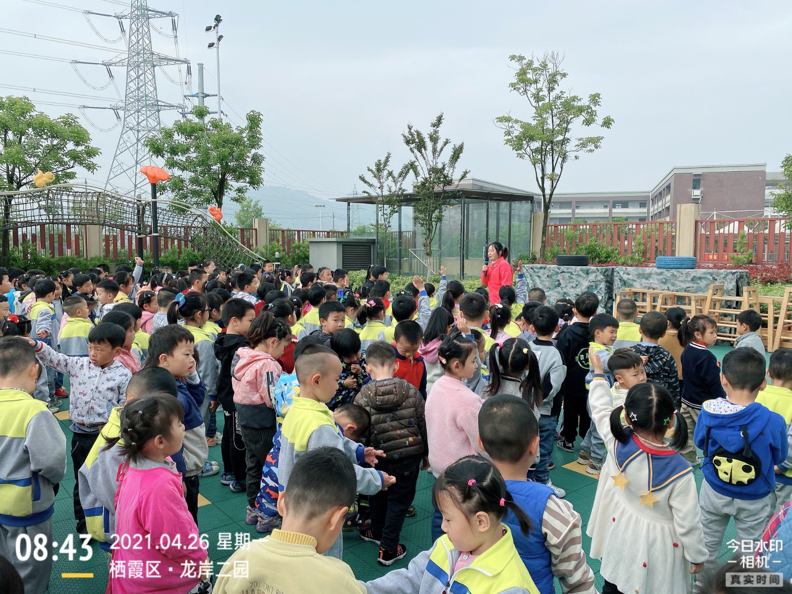 【乐活龙幼·安全第一】五一长假至，安全我先知 ——记龙潭幼儿园龙岸二园升旗仪式活动