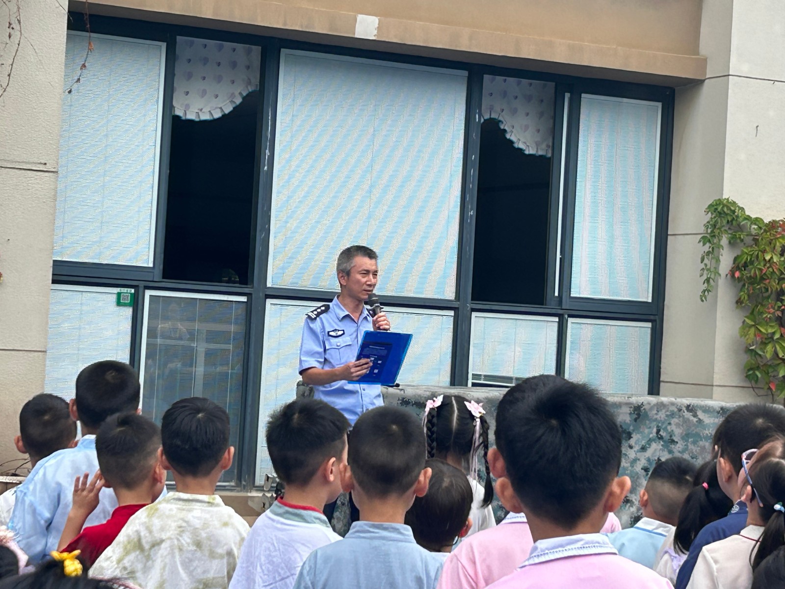 【乐活龙幼·安全第一】法治相伴，呵护成长——龙潭幼儿园龙岸分园法治副校长进校园活动