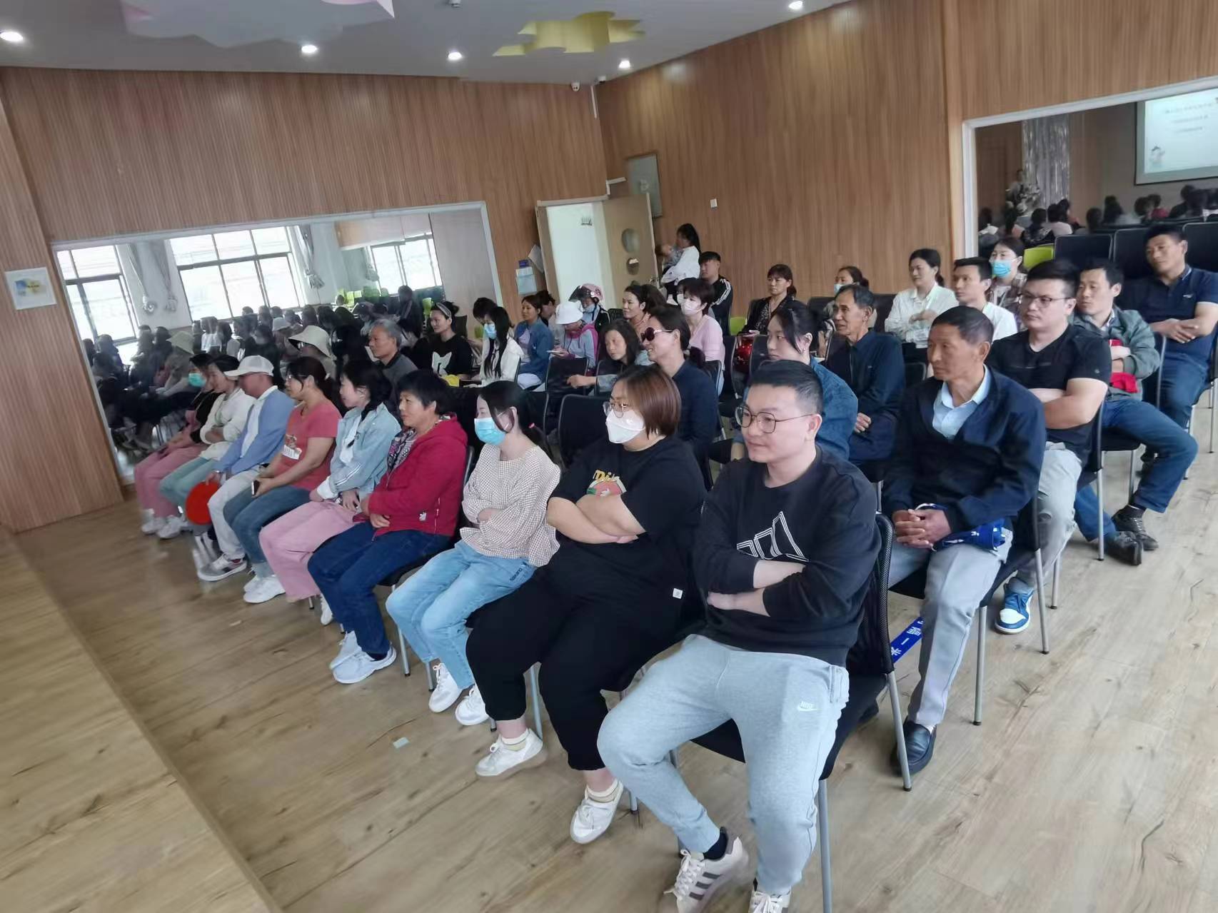 【乐活龙幼•家园共育】“衔 ”一种习惯，“接”一缕成长----栖霞区家校社协同育人促进中心“风行讲师”进校园活动