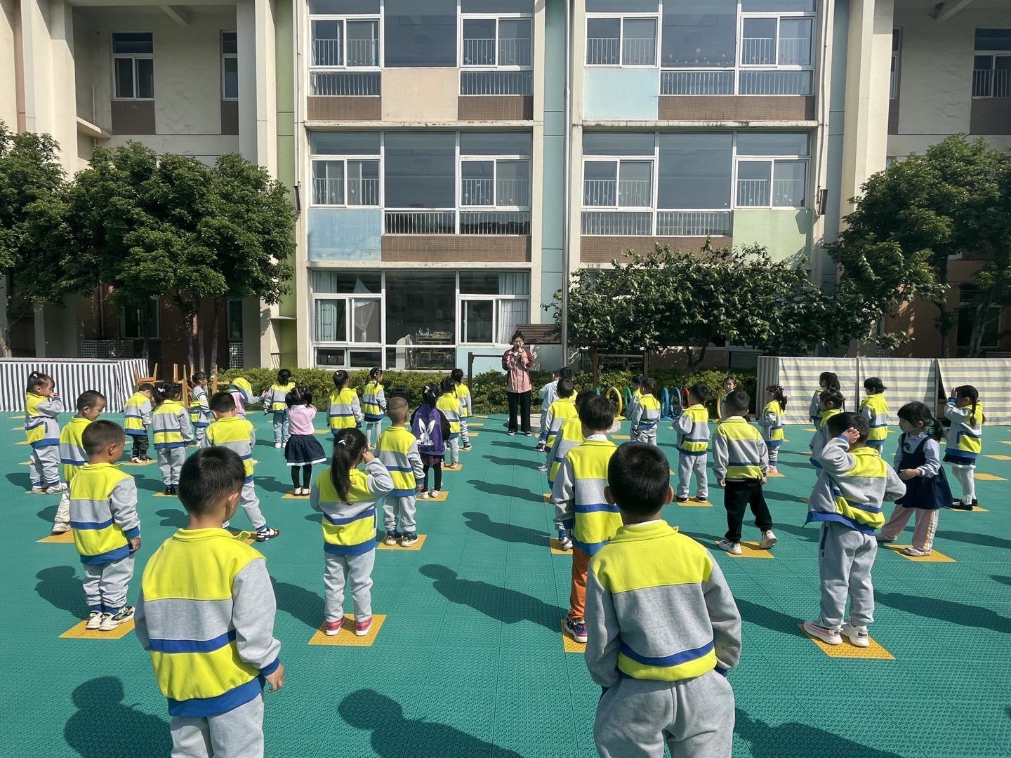 【乐活龙幼·安全第一】法治护航，守护成长 ——记龙潭幼儿园“法治宣传周”系列活动