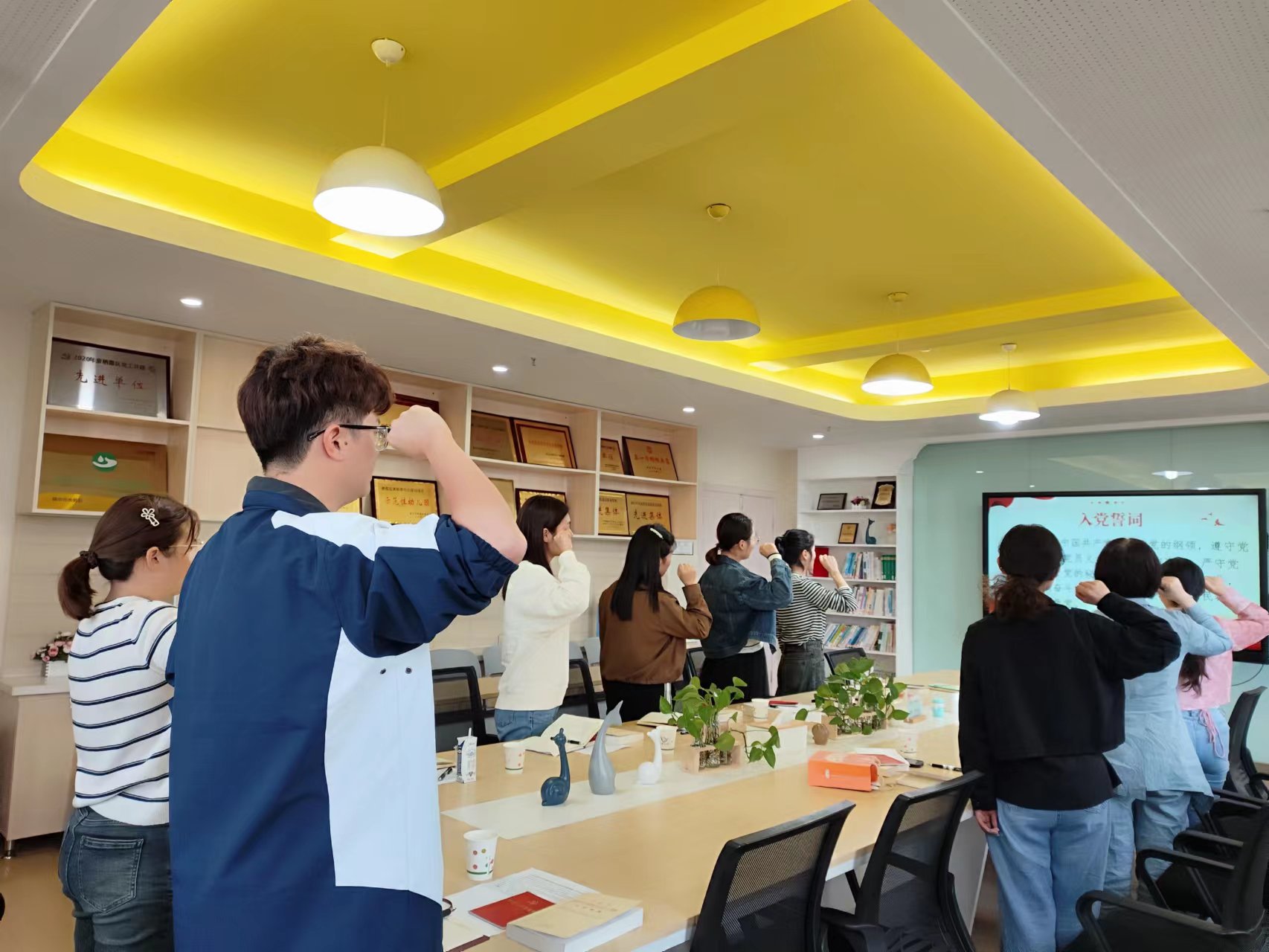 【乐活龙幼•党建】以学铸魂、以学正风、以学促教 ——龙潭幼儿园党支部主题党日暨专题党课活动