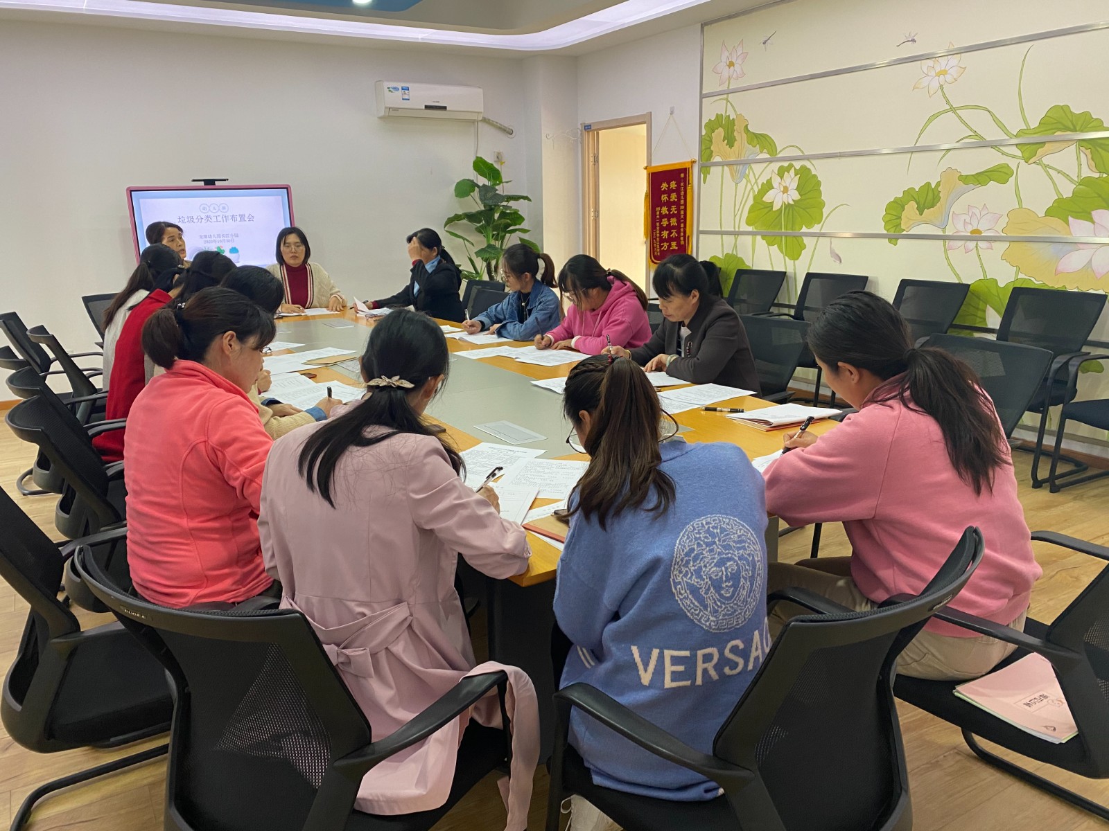 【乐活龙幼】垃圾分类我能行 绿色生活我先行 ——龙潭幼儿园长江分园垃圾分类知识培训会