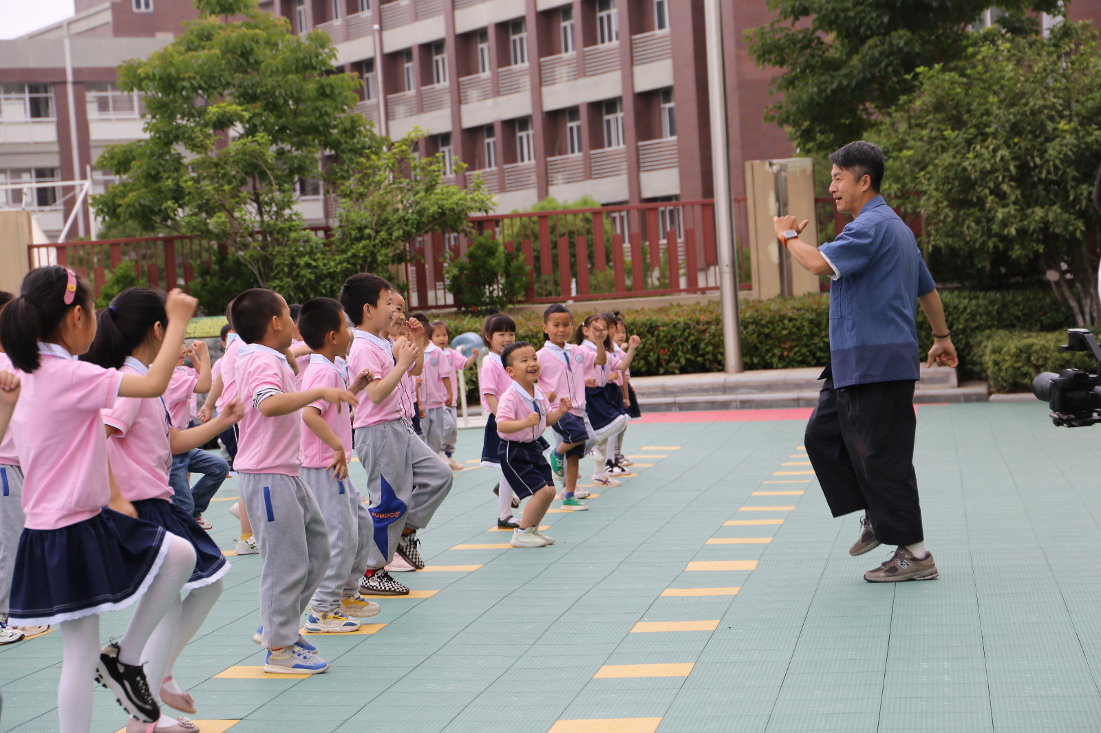【乐活龙幼】体操助成长，运动展风采 ——龙潭幼儿园龙岸二园“冠军进校园”活动