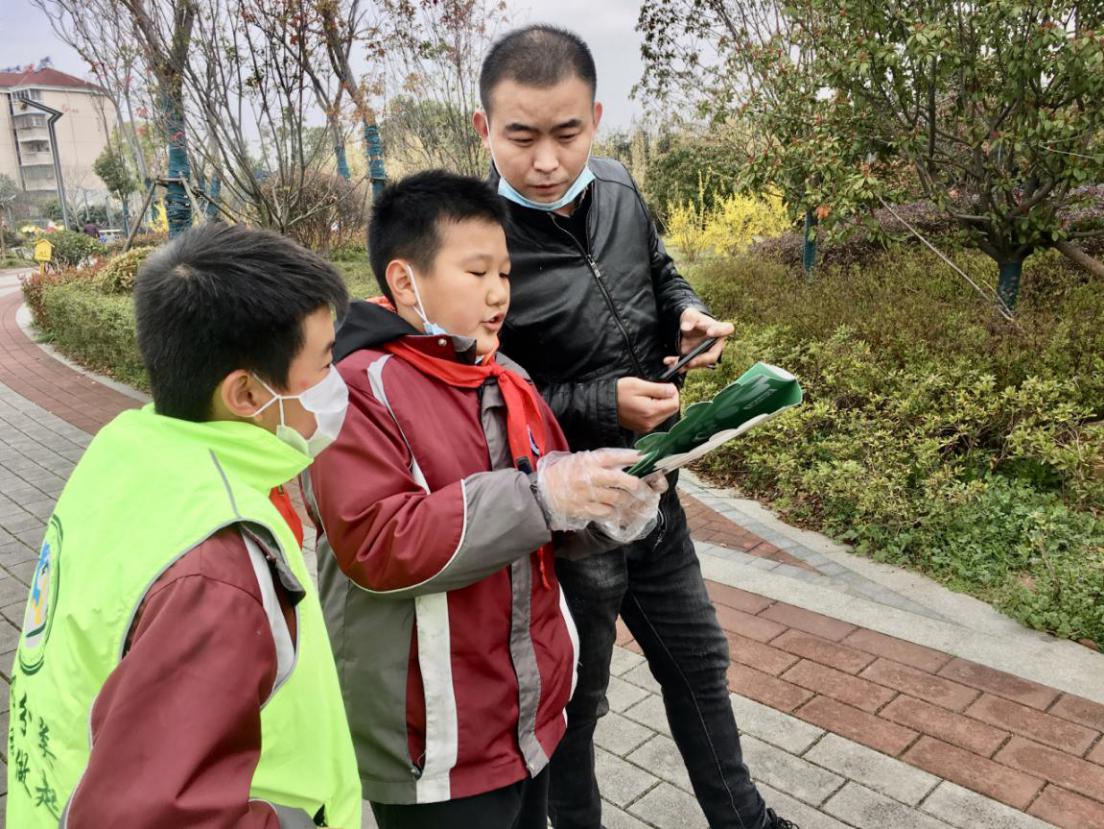 20210305学雷锋主报道_html_m7bbc2c59.jpg