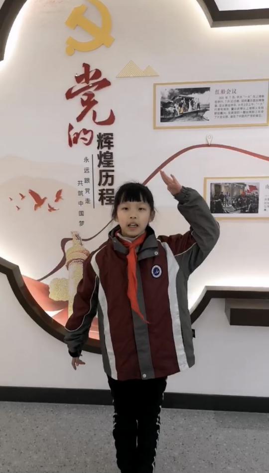 四3班小小红色宣讲员新闻稿_html_m7cd078b4.jpg