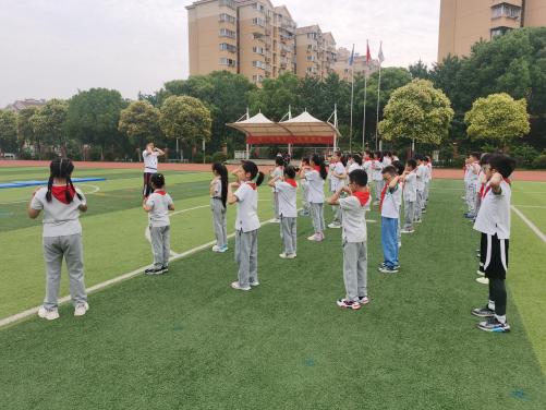 快乐体育 彰显活力——南湾营小学“童学课堂”系列研究课第410期_html_m7b582060.jpg