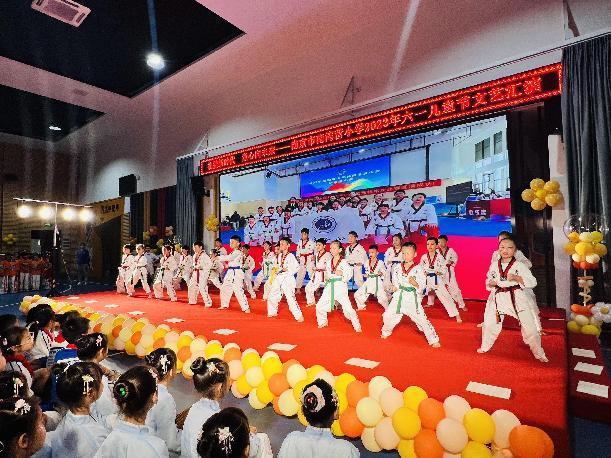 礼赞新时代 童心向未来定_html_m4aaf968a.jpg