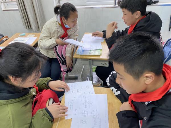 20210401李嘉靓六年级循环听课报道_html_m4bf5df15.jpg