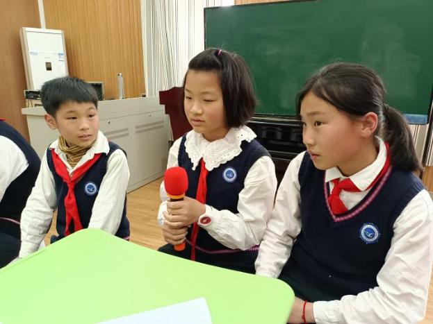 胸藏文墨虚若谷  腹有诗书气自华_html_33e57b4a.jpg