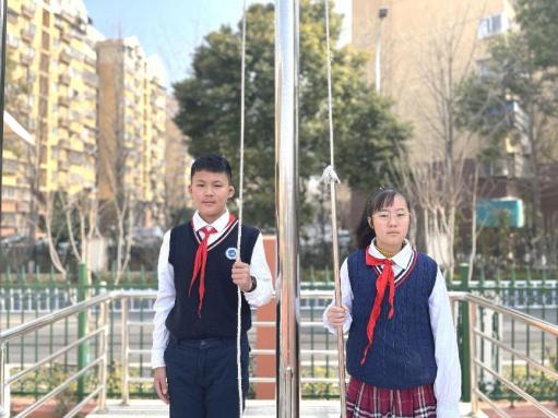 升旗仪式新闻稿_html_m1ad47155.jpg