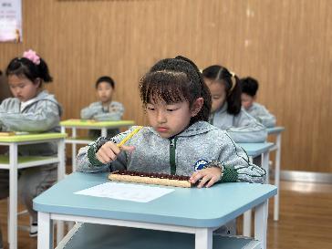20240407启智珠算节一年级年级赛报道_html_m7a4e5274.jpg