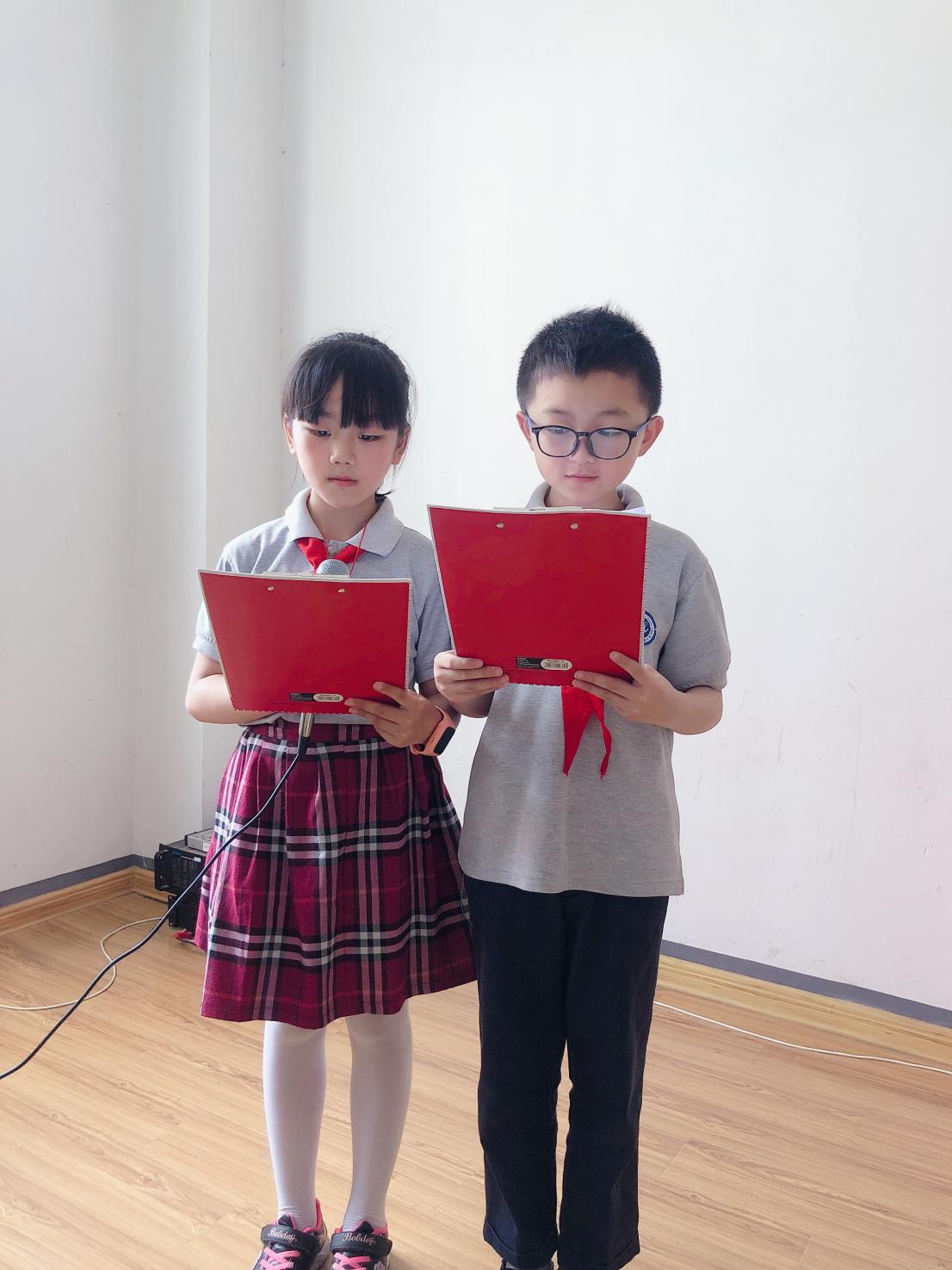 南湾营小学2019-1020第2学期第8周升旗仪式_html_3e4599f6.jpg