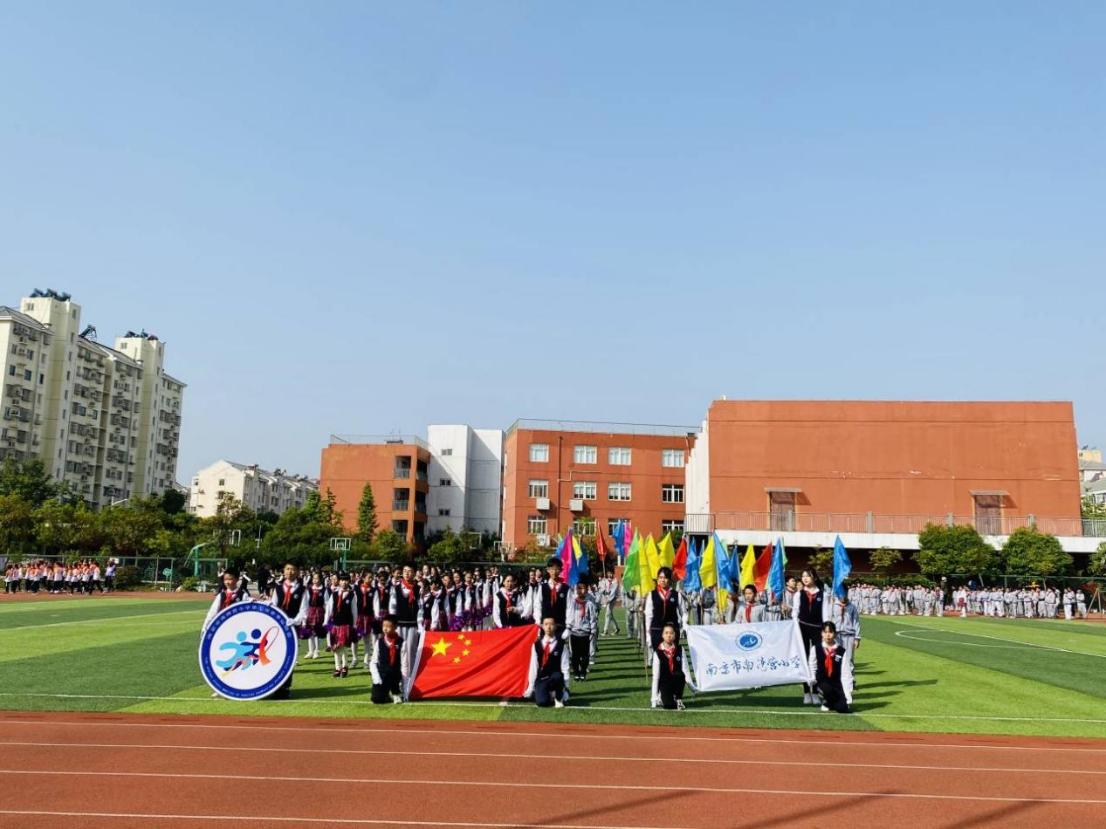 悦动童心，乐享童年2021南湾营小学春季运动会新闻稿_html_2e21ac3.jpg