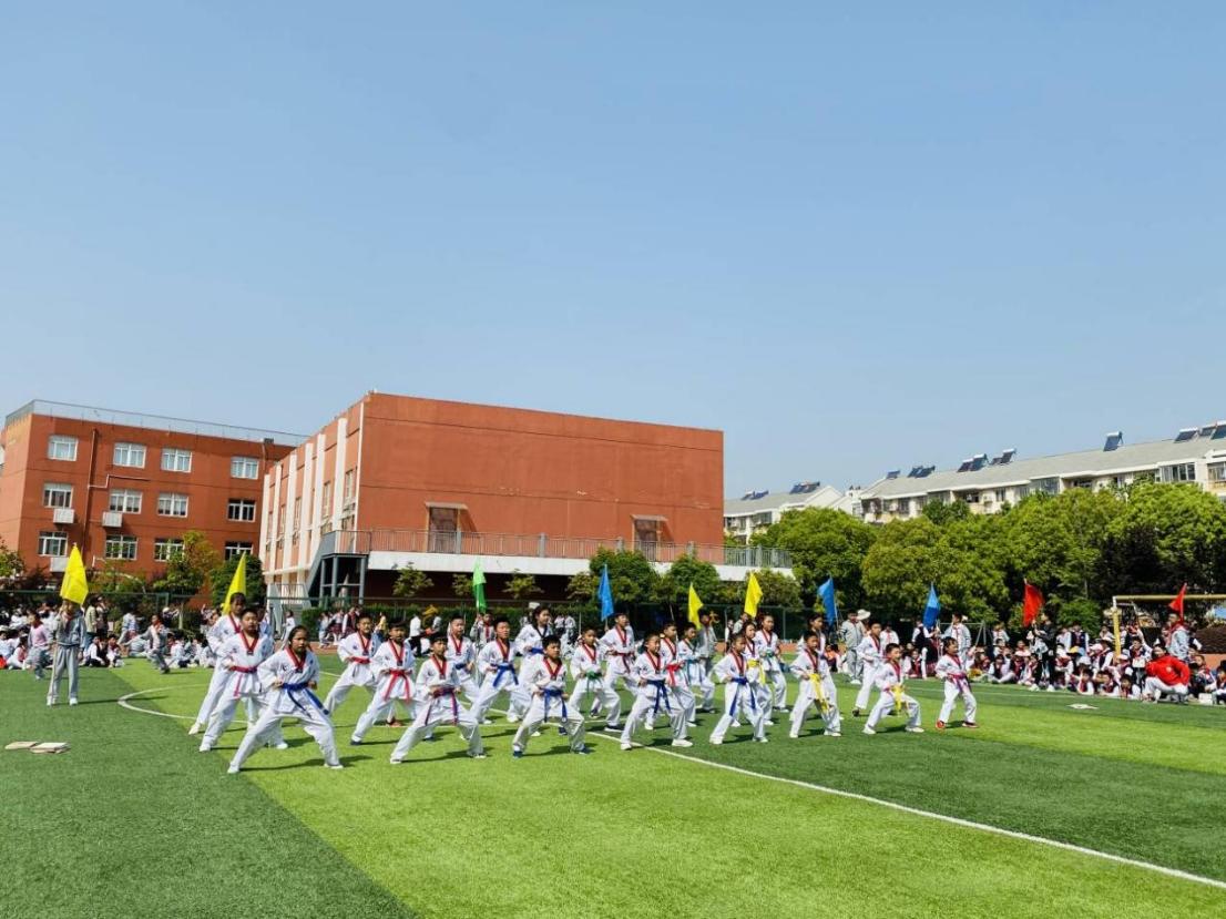 悦动童心，乐享童年2021南湾营小学春季运动会新闻稿_html_m2d31eef9.jpg