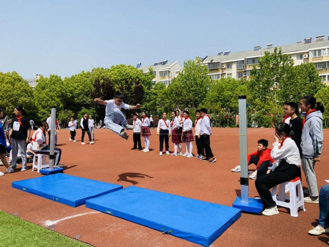 悦动童心，乐享童年2021南湾营小学春季运动会新闻稿_html_m3aa44791.jpg