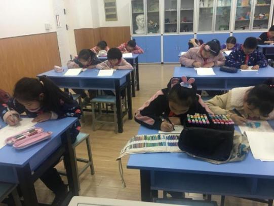曹丽丽童趣社团报道_html_3e8b26fe.jpg