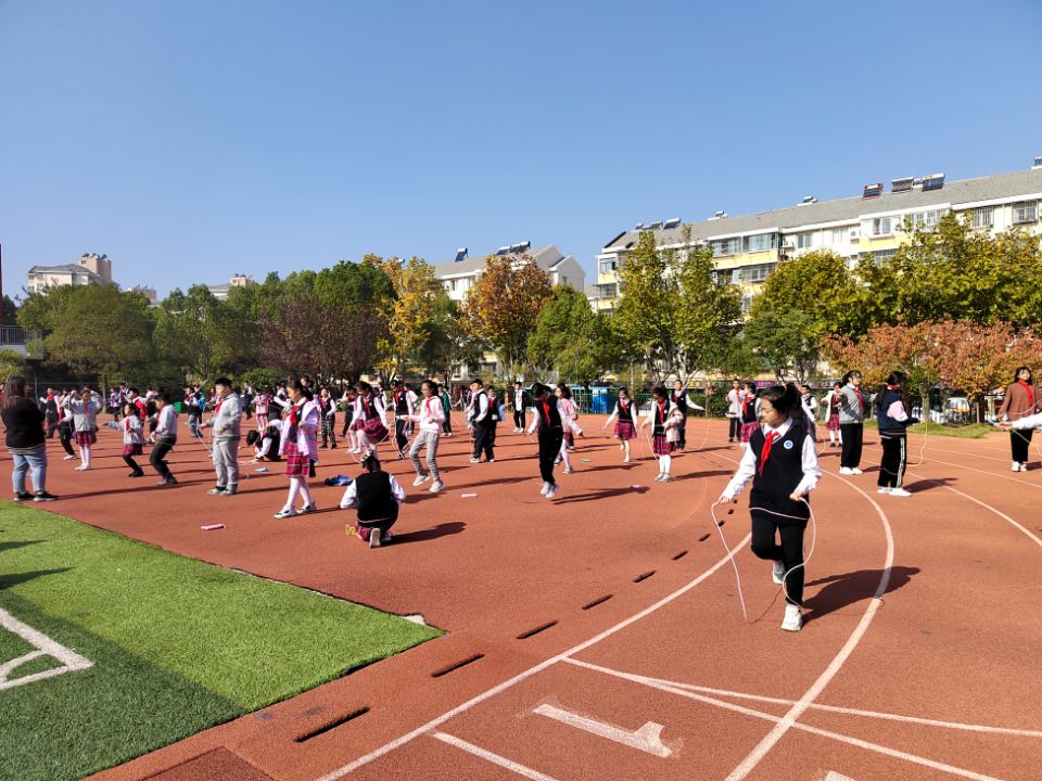 2022.11.15大课间比赛_html_m62ac43ed.jpg