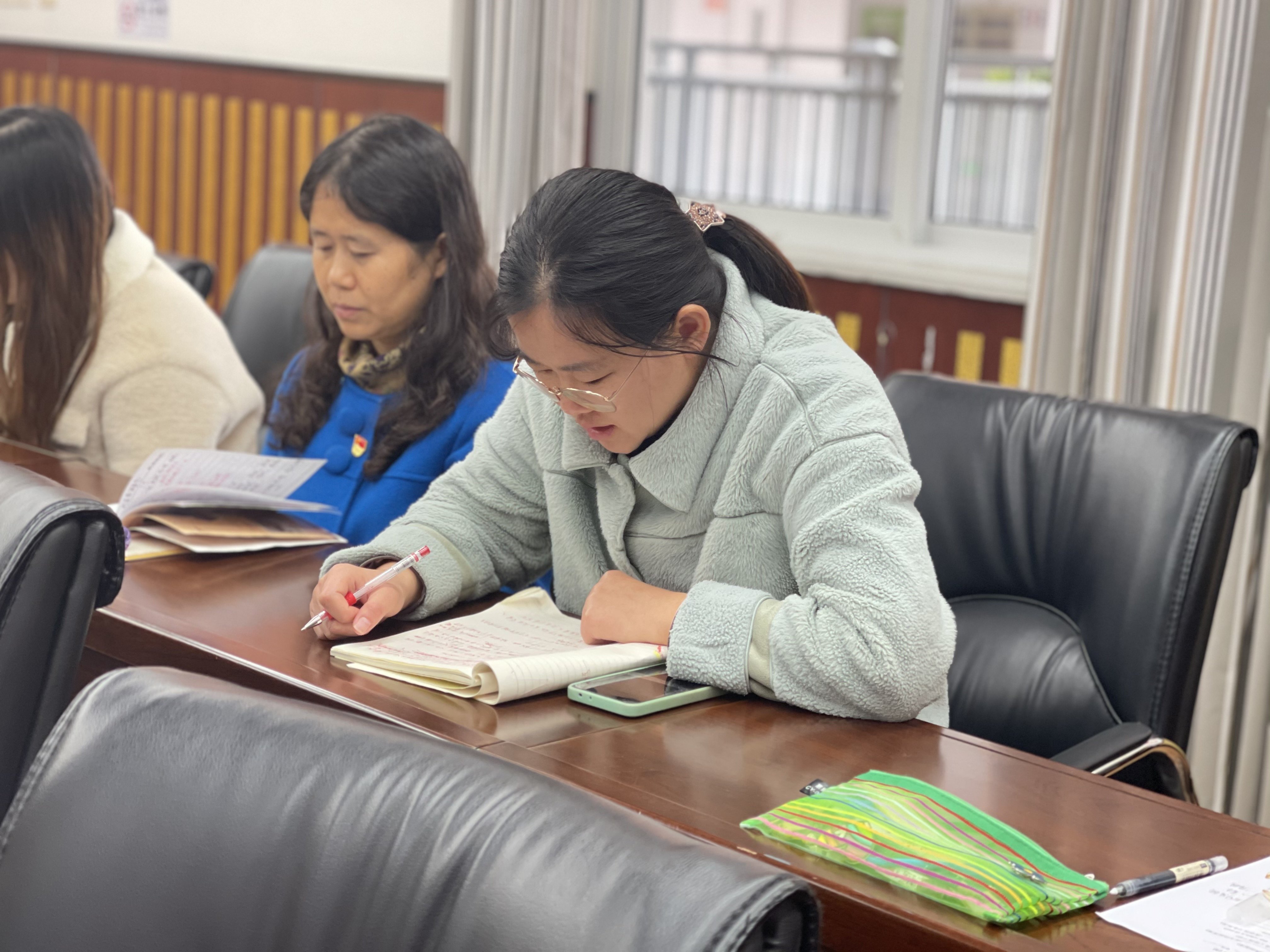 20221123南湾营小学全体党员教师会议通讯稿_html_m5e2f7cb0.jpg