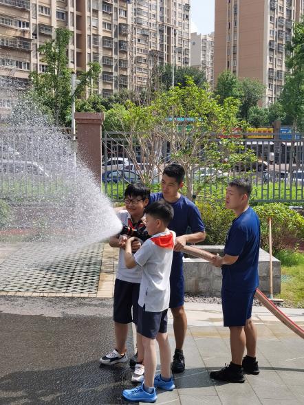 20230819走进消防站 致敬“火焰蓝  ——南湾营小学”红领巾假日小队“暑期活动（4）_html_m7da452cb.jpg