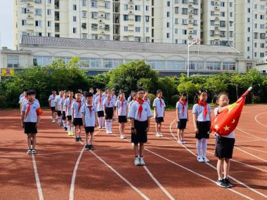 20210607第十六周升旗仪式报道_html_m1bd34dbb.jpg