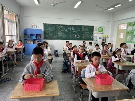 20210524魔幻数学节五年级班级赛报道_html_m667a536.jpg