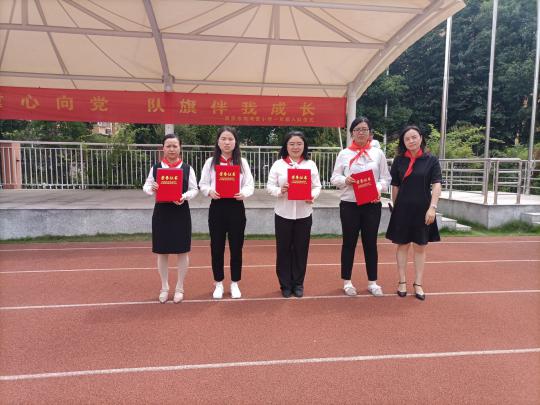 童心向党 队旗伴我成长报道_html_m2397dbab.jpg