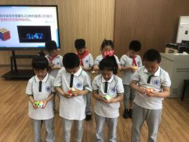 20210528魔幻数学节校级魔方PK赛报道_html_1de79685.jpg