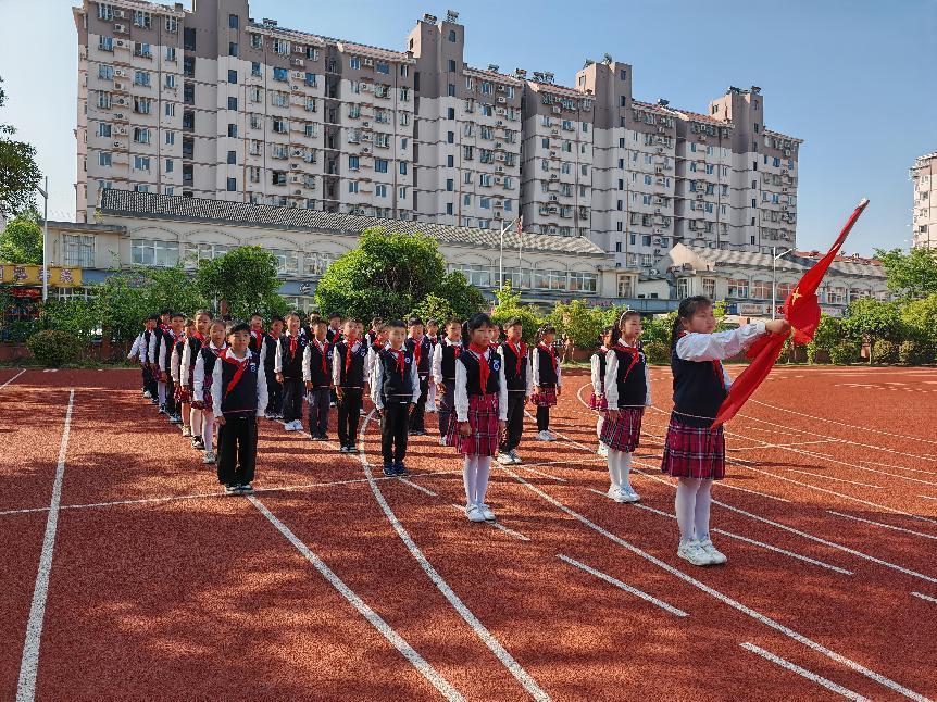 20250512升旗仪式报道_html_m31ba2cd5.jpg