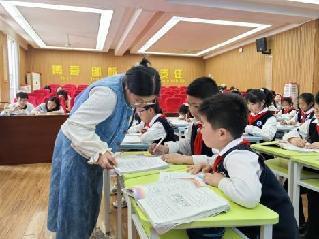20250429张青童学课堂新闻报道_html_c702ca3.jpg
