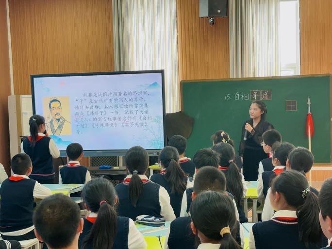 思辨阅读，点亮理性之光_html_4f9db73d.jpg