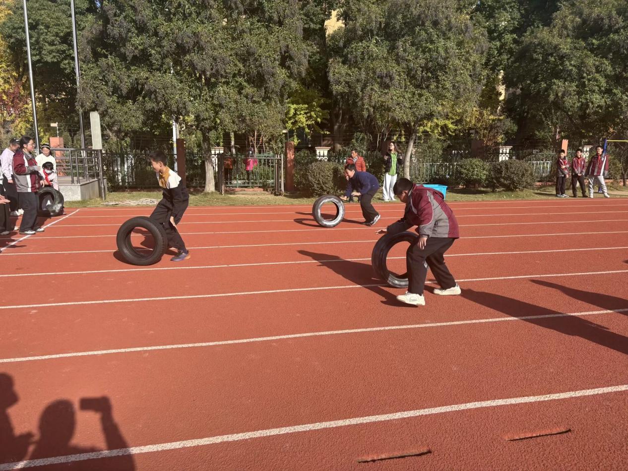 11.28运动会报道_html_6a6eddb3.jpg