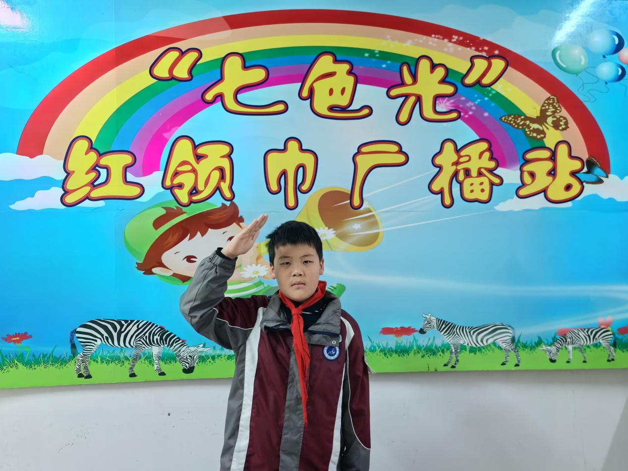 升旗仪式新闻报道_html_64fe8883.jpg