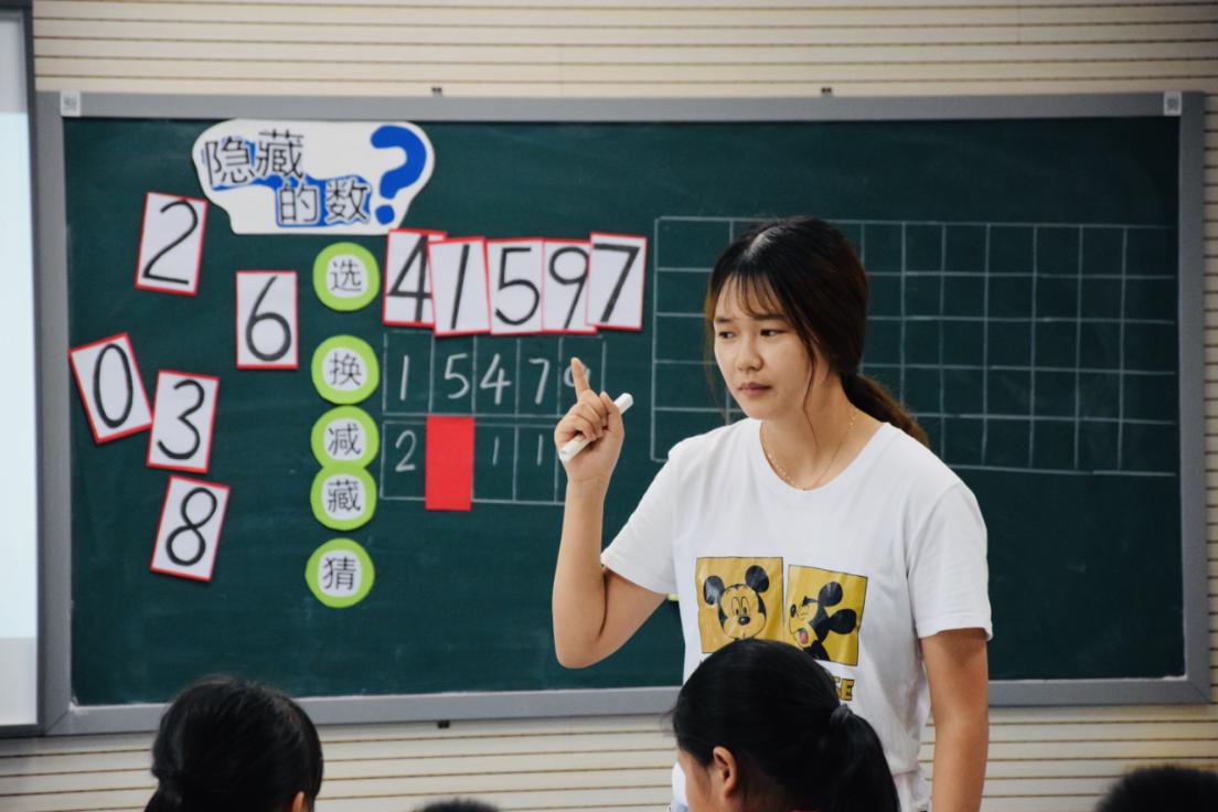 9.21专家指导试教报道_html_m297179f5.jpg