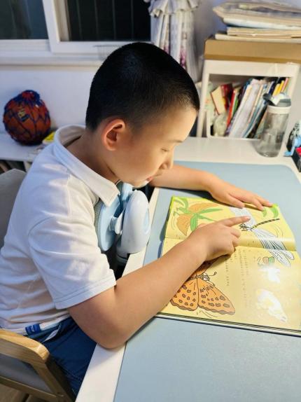 共读一本书，书香满校园_html_m24dc42fb.jpg