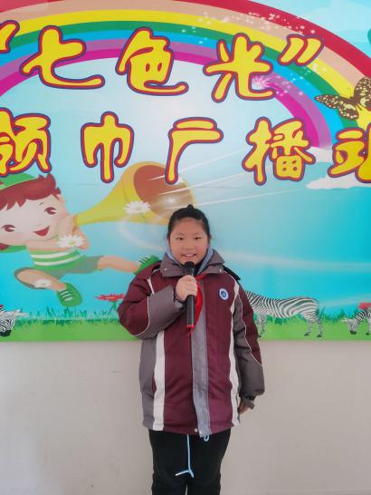 升旗仪式新闻稿_html_5275b977.jpg