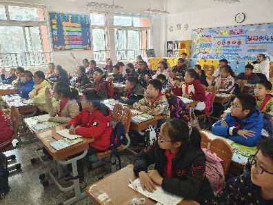 20231128六年级循环听课报道_html_7e011f03.jpg