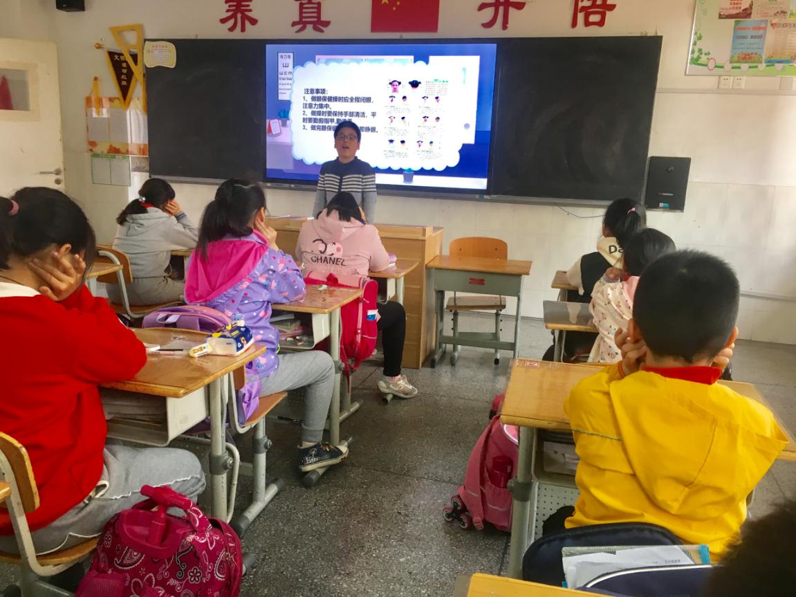 “预防近视”主题班会新闻稿_html_m1511649.jpg