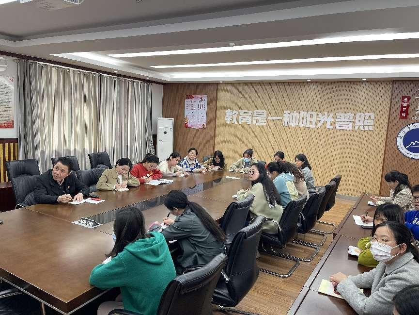 坚持自信自立，深刻领会“六个坚持”_html_61a25ab7.jpg