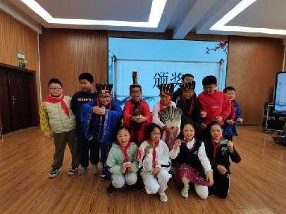 品读经典 演绎精彩——记南湾营小学五（2）班课本剧表演比赛_html_6e88c15d.jpg