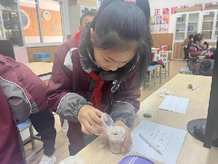 20231122王凡童学课堂新闻稿_html_5d8d64a8.jpg