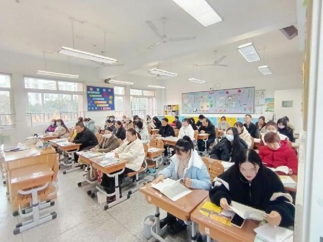 20231128家长会_html_412cbb85.jpg