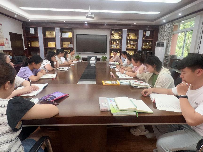 20250903数学组校本研修新闻稿_html_m453c9e56.jpg