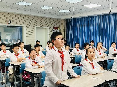 20240927中片主题班会新闻稿_html_287738b7.jpg