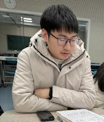 20241211数学组校本教研报道_html_m5d61cfe3.jpg