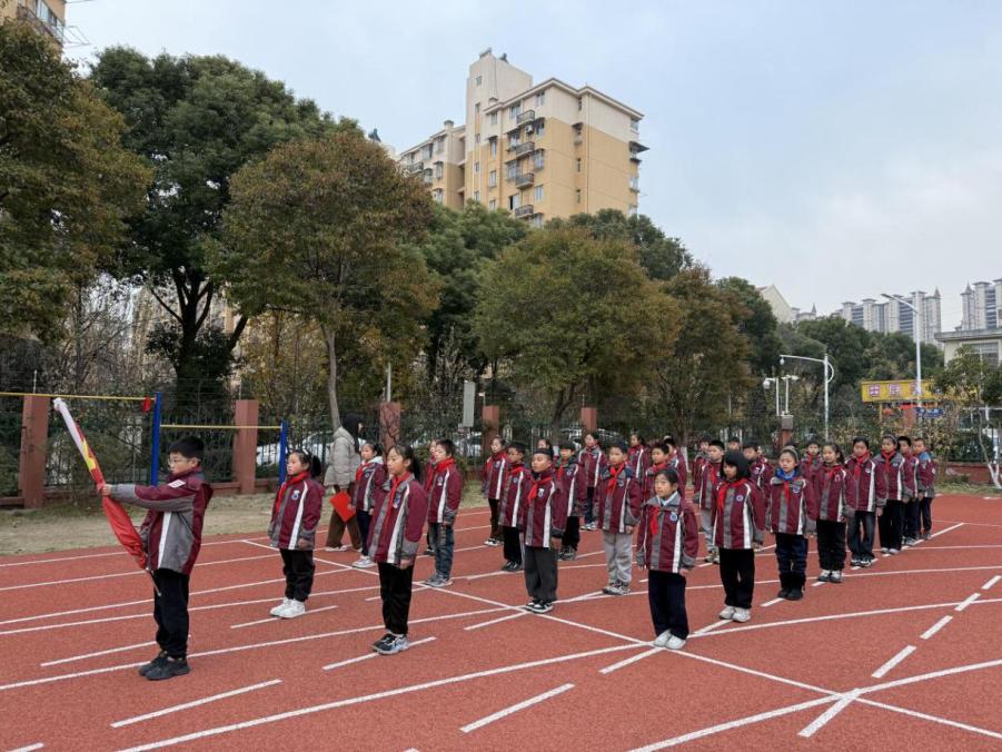 20241223升旗报道_html_m6f20740e.jpg